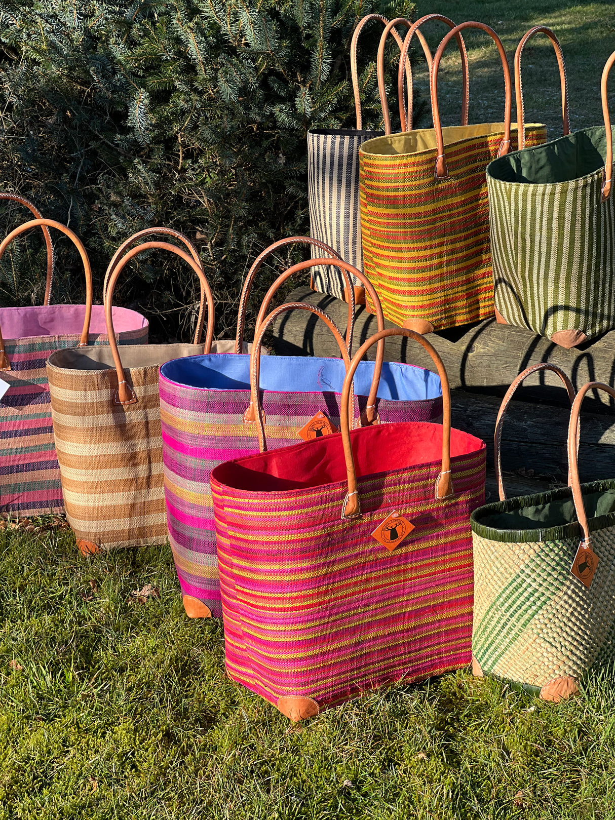 Håndlavede Madagascar-Kurvetaske – Perfekte til Opbevaring og Eventyr (L)