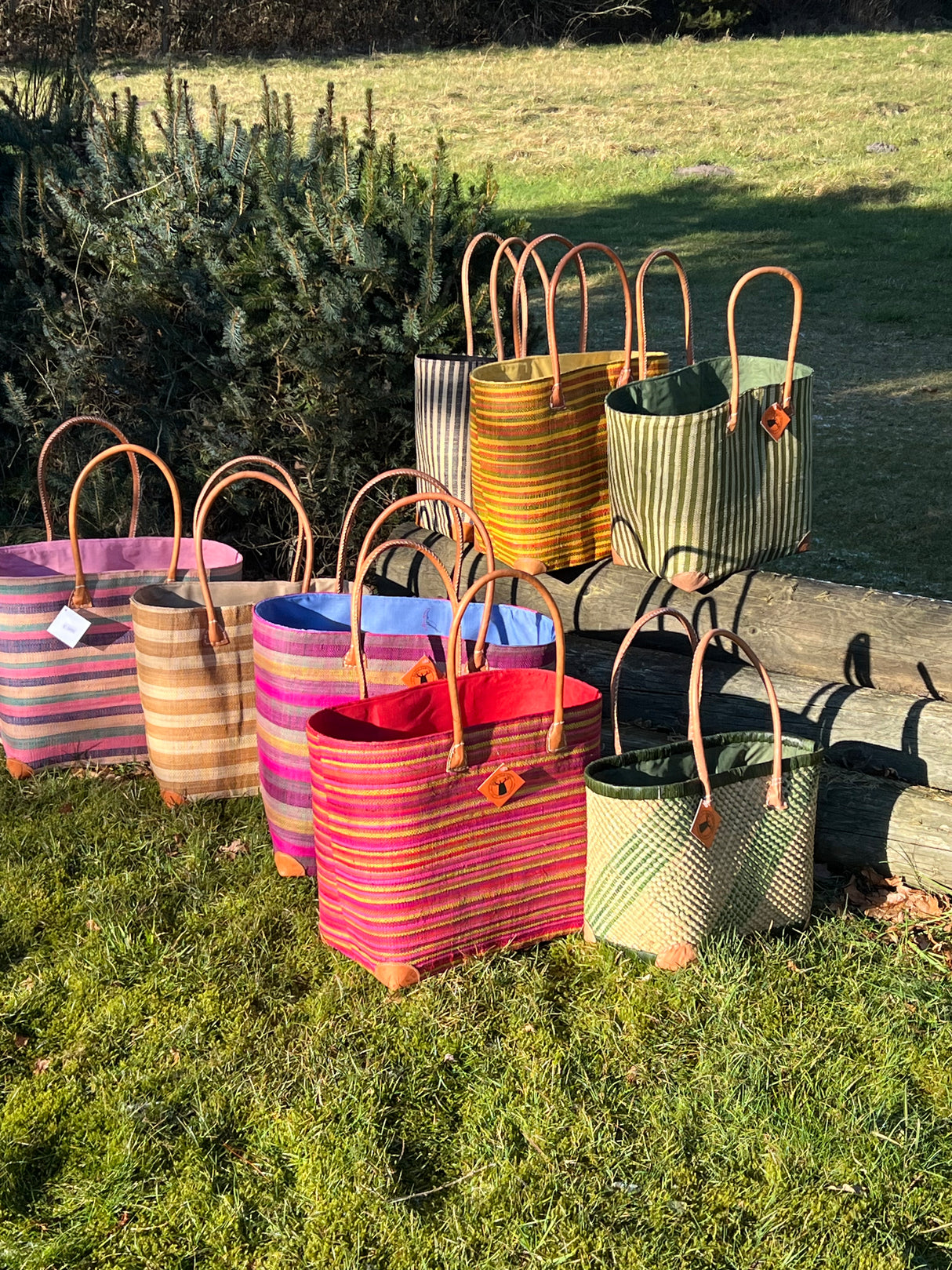 Håndlavede Madagascar-Kurvetaske – Perfekte til Opbevaring og Eventyr (L)