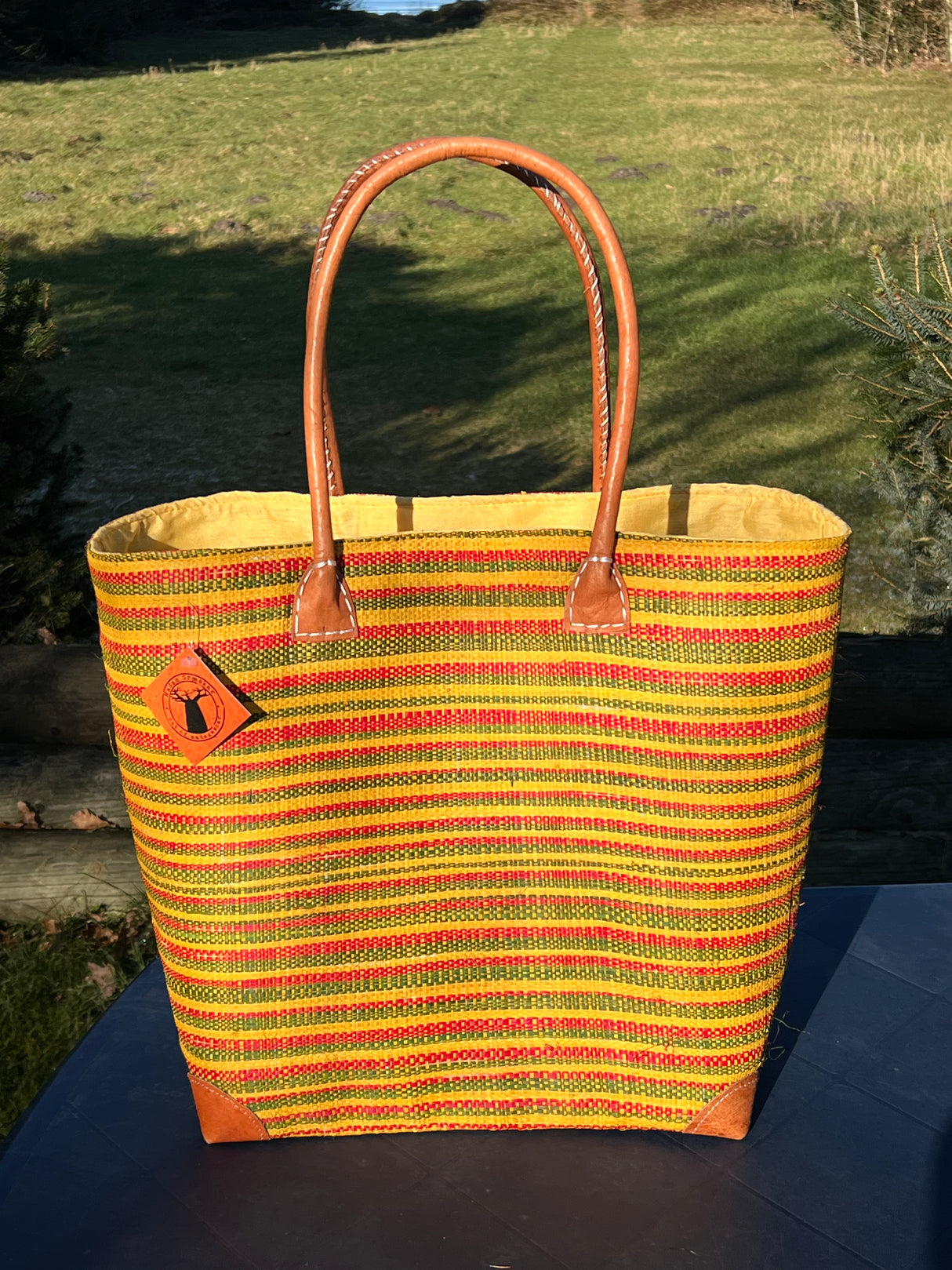Håndlavede Madagascar-Kurvetaske – Perfekte til Opbevaring og Eventyr (L)