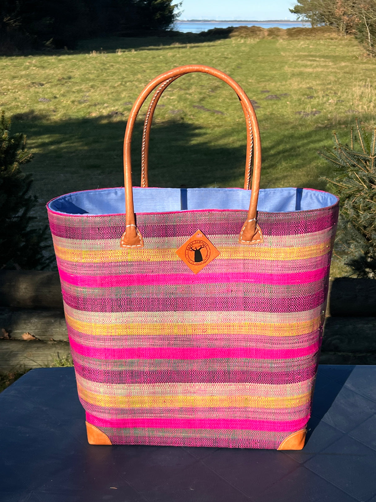 Håndlavede Madagascar-Kurvetaske – Perfekte til Opbevaring og Eventyr (L)