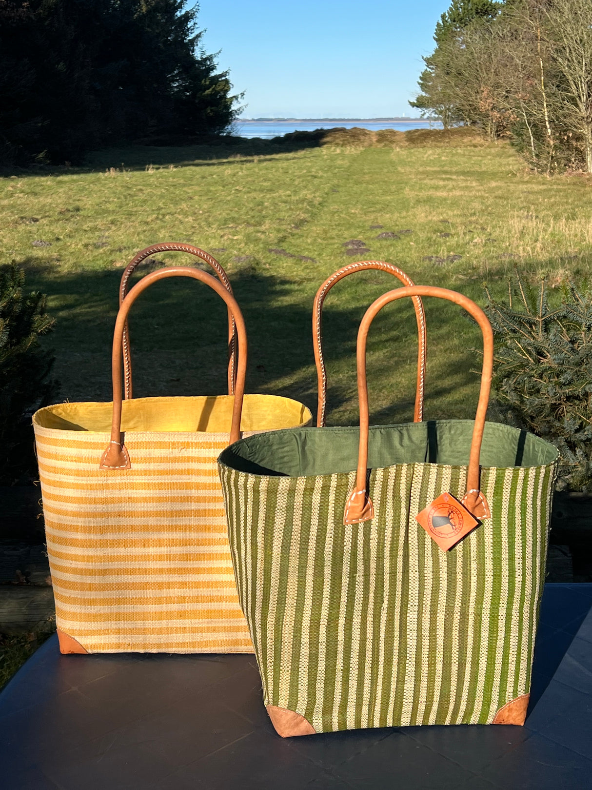 Håndlavede Madagascar-Kurvetaske – Perfekte til Opbevaring og Eventyr (L)