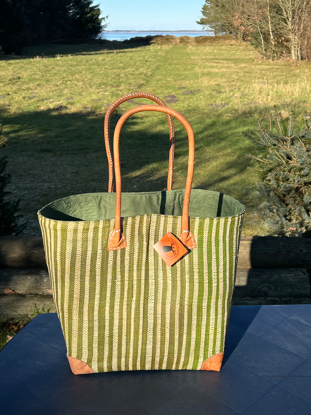 Håndlavede Madagascar-Kurvetaske – Perfekte til Opbevaring og Eventyr (L)